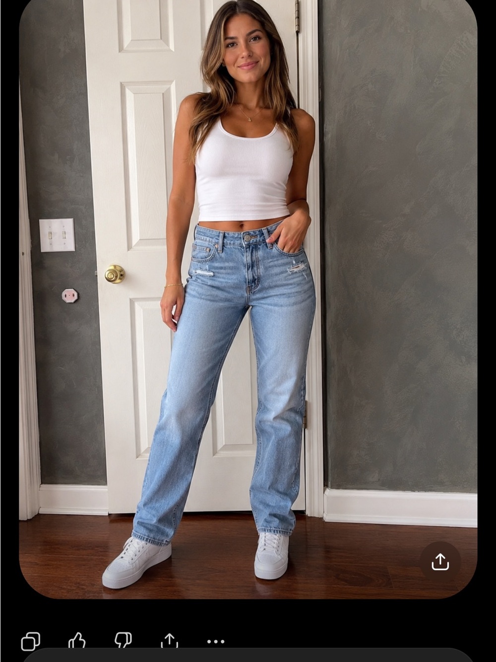 American Eagle Outfitters Tomgirl Jeans – Women’s Size 4 – Light Wash Distressed